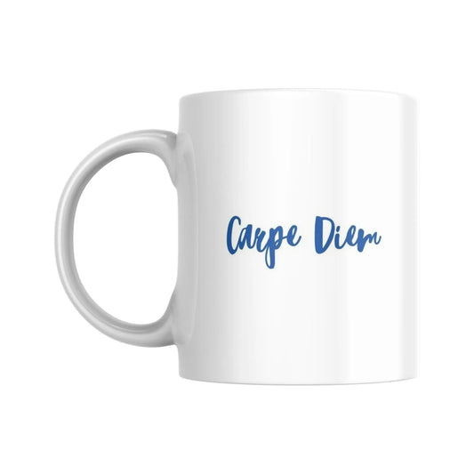Mug blanc céramique 325ml avec illustration Arbre de vie bleu et expression Carpe Diem. Vue côté texte