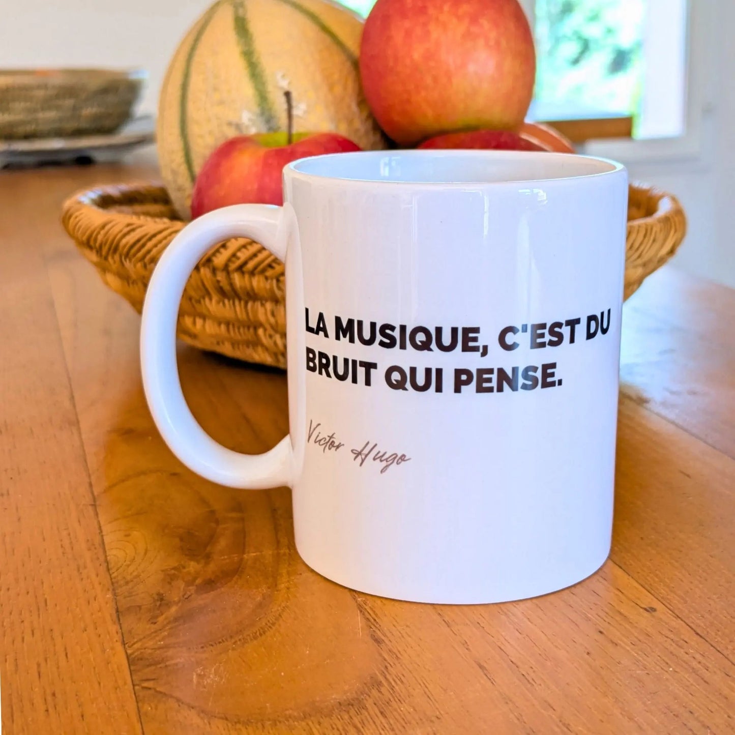 Mug orné d'une citation de Victor Hugo sur la musique