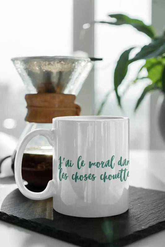 Mug céramique 325ml orné du message : "J'ai le moral dans les choses chouettes"