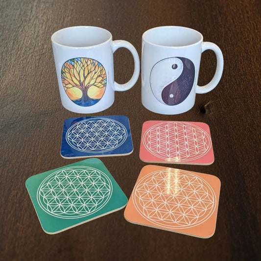 Mugs et dessous de verre avec des thèmes liés à la spiritualité