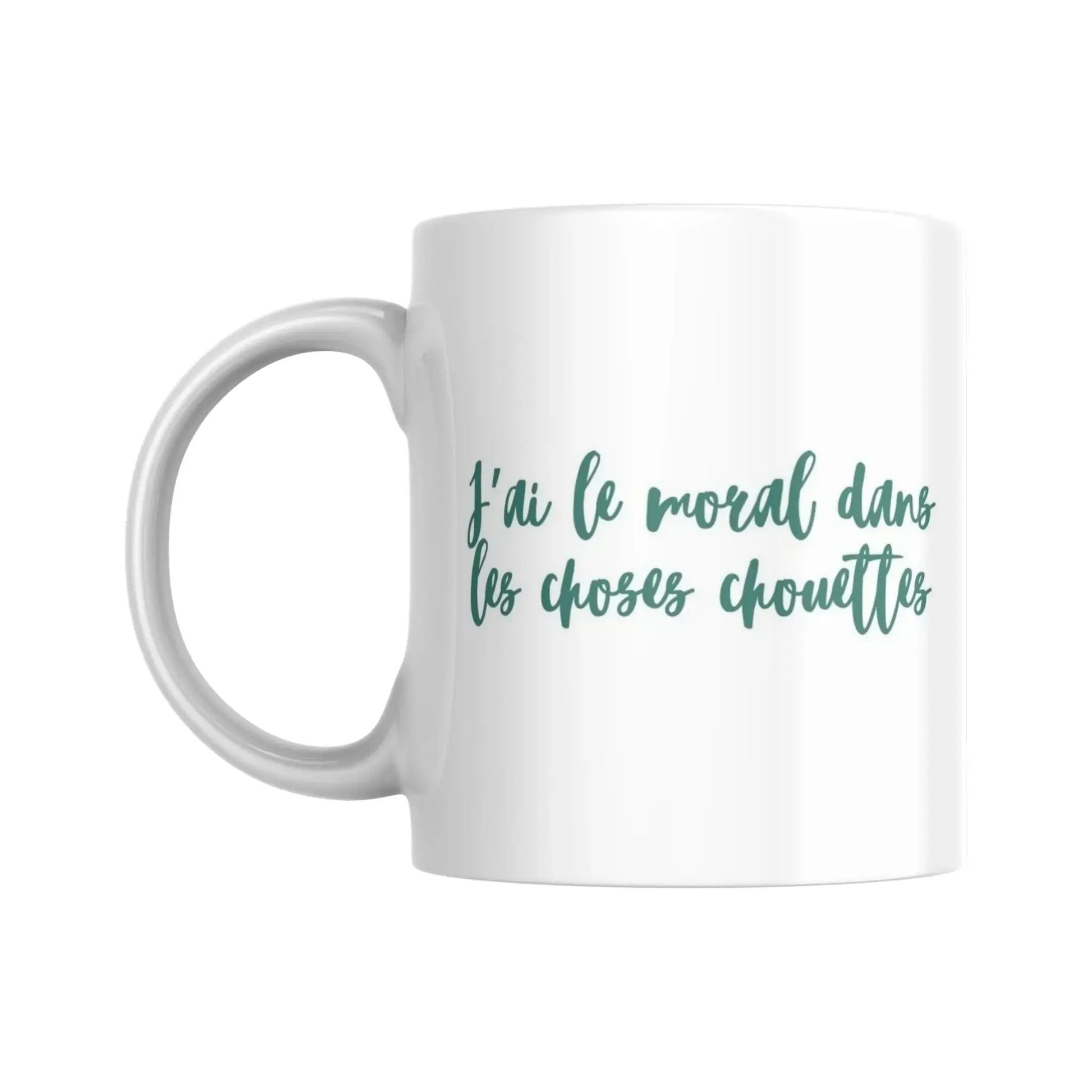 Mug blanc céramique 325ml avec illustration Arbre de vie vert et expression "Le moral dans les choses chouettes". Vue côté texte