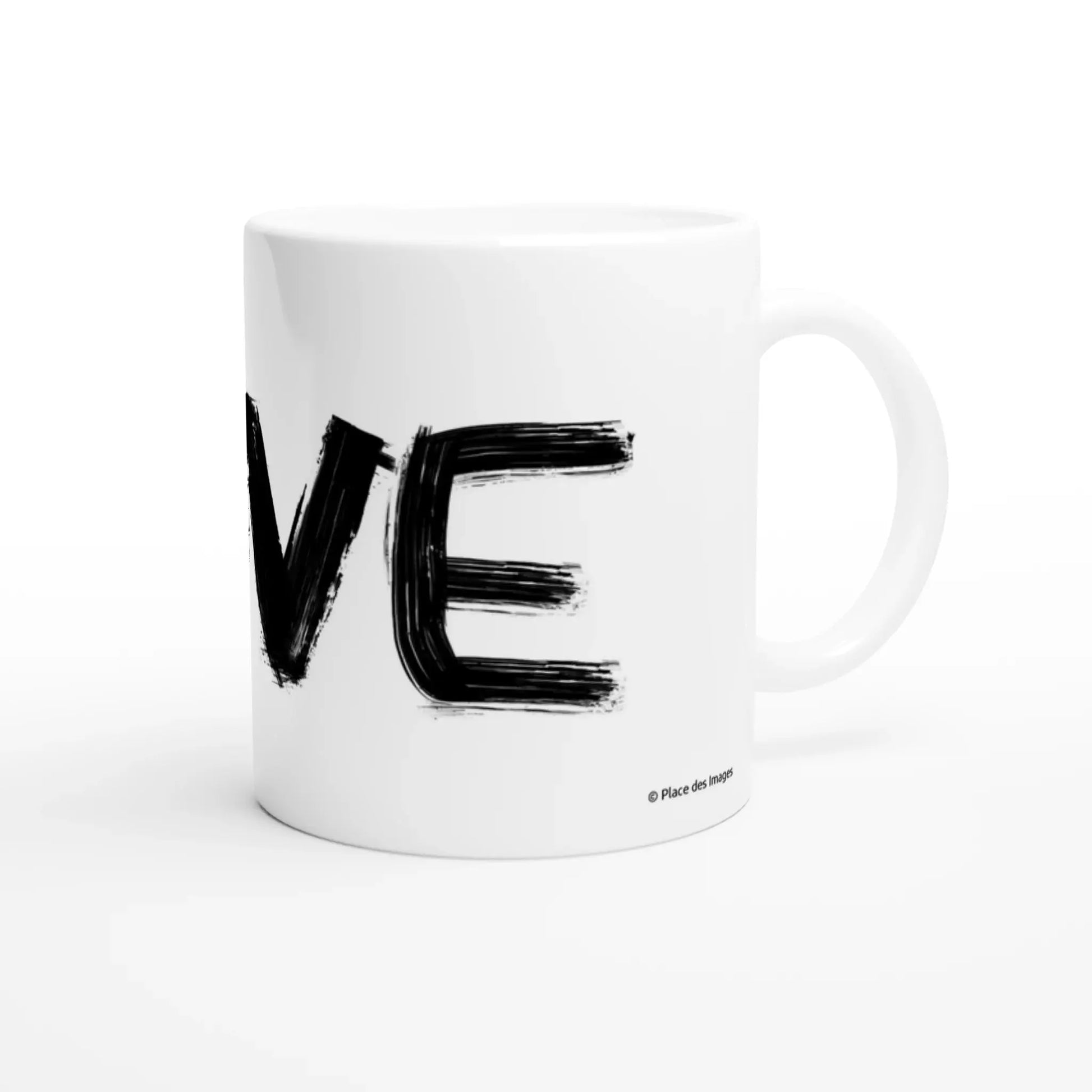 Mug cadeau  avec le mot Love en lettres noires façon graffit - Vue droite