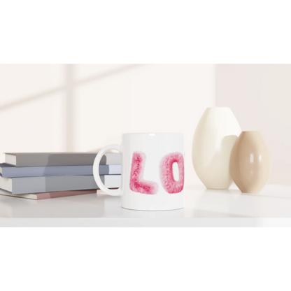 Mug cadeau avec le mot Love en lettres roses façon fourrure - Mise en situation pour voir la face gauche du mug