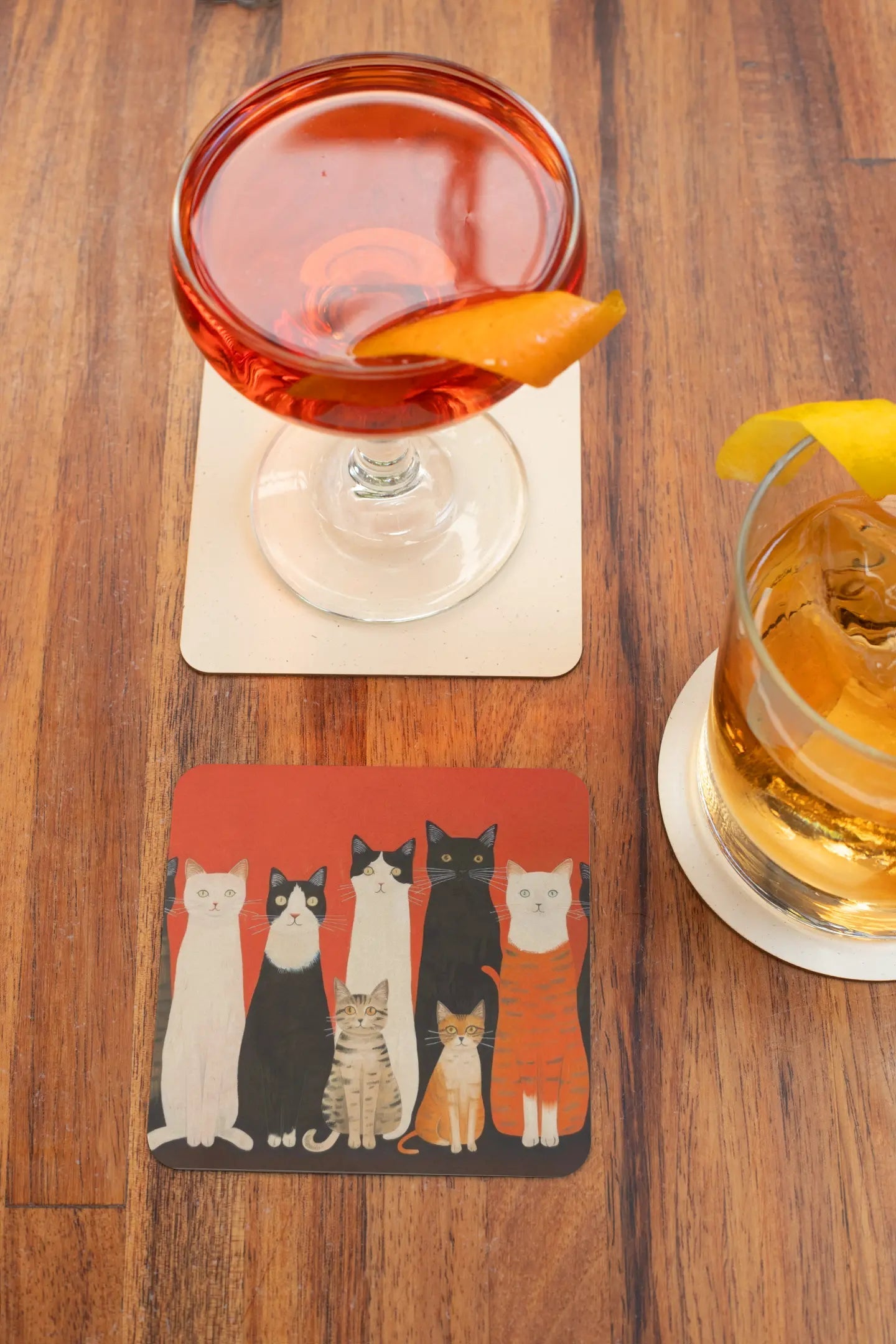 Dessous de verre - Chats sur fond rouge Présentation 1 - Place des Images