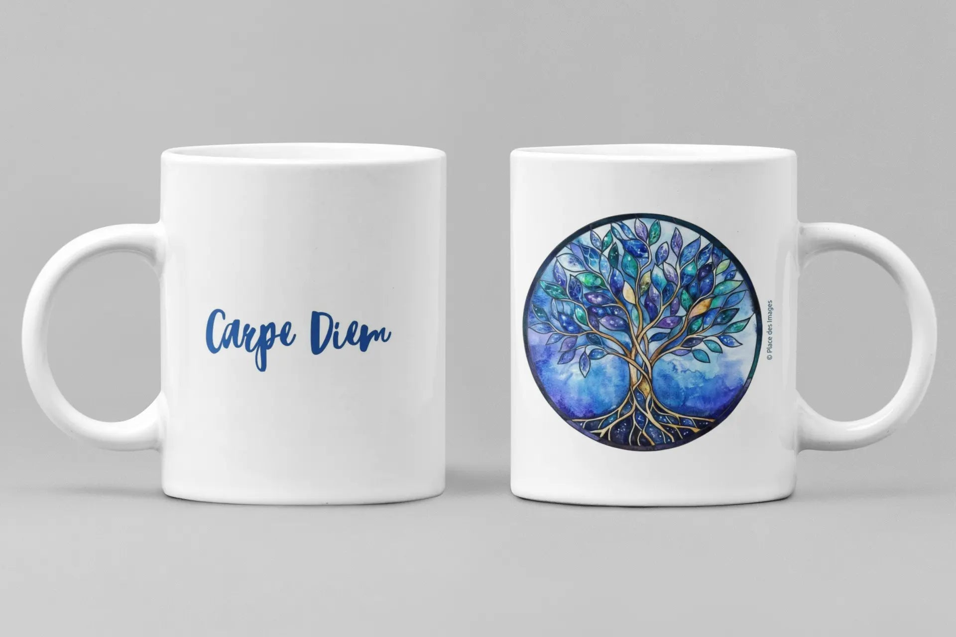 Mug blanc céramique 325ml avec illustration Arbre de vie bleu et expression Carpe Diem. Vue duo
