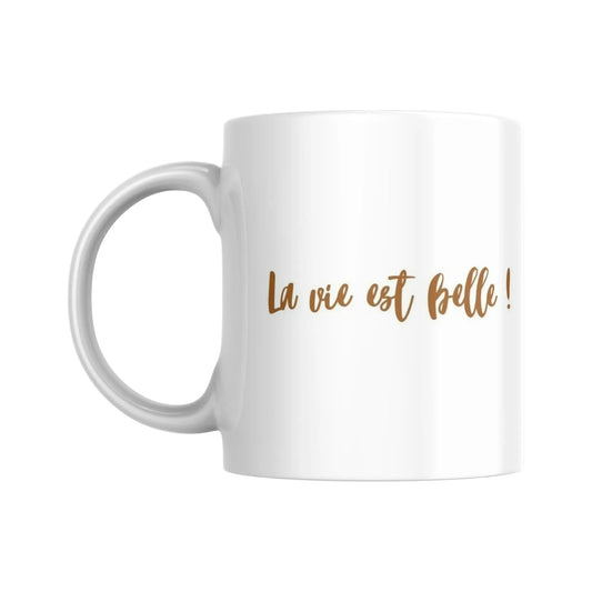 Mug blanc céramique 325ml avec illustration Arbre de vie jaune et expression "La vie est belle". Vue côté texte