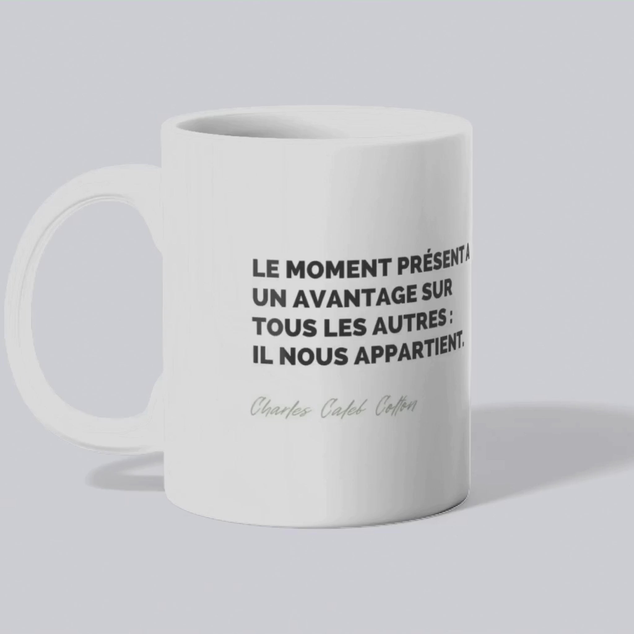Mug / Tasse Citation de Charles Caleb Colton sur le moment présent (vidéo) - Place des Images