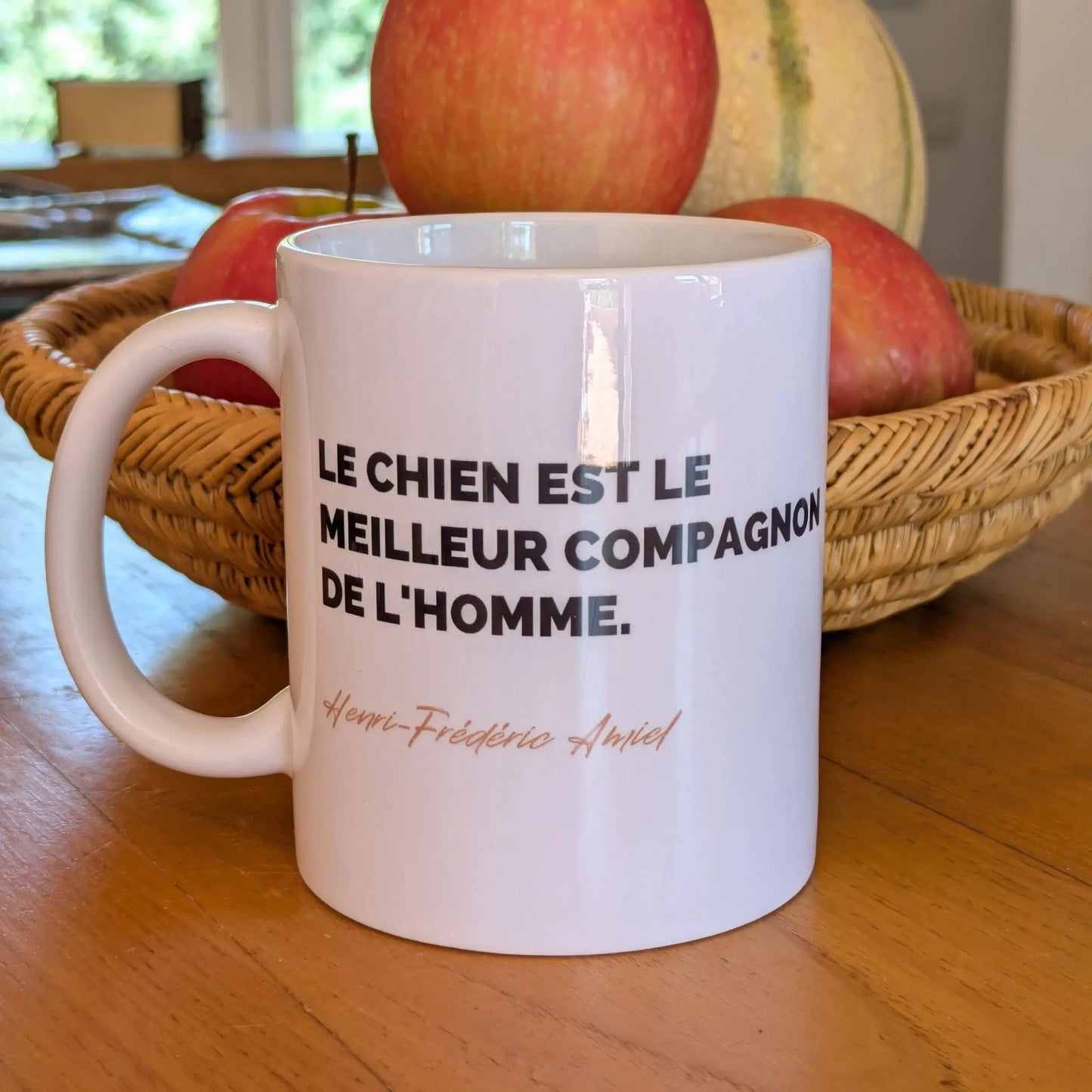 Mug orné de la citation d'Amiel "Le chien est le meilleur compagnon de l'homme"