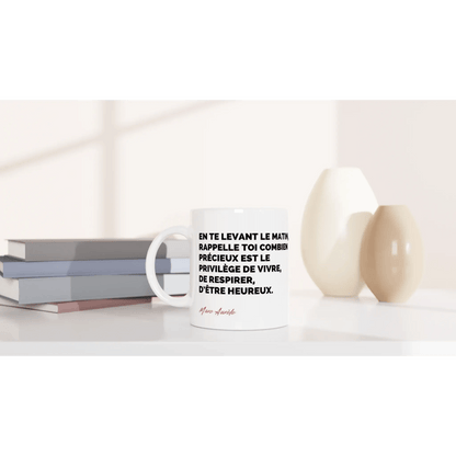 Mug / Tasse Citation de Marc Aurèle sur le moment présent (vue en situation) - Place des Images